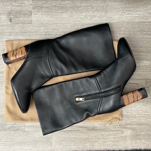 Burberry Boots Retail $1,395 - Picture 1 of 8